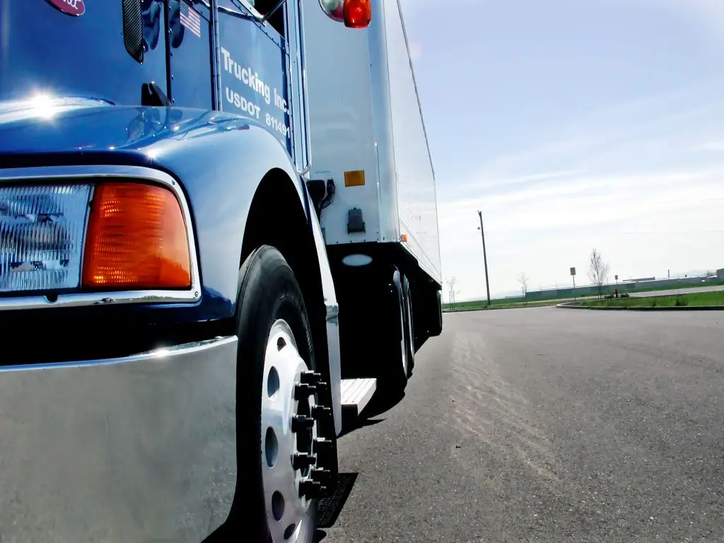 Auto vs. Commercial Truck Accident: What’s the Difference?