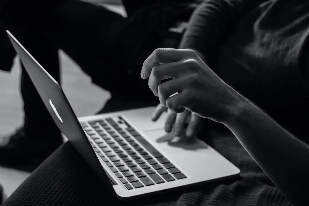 Why You Should Use an Online Broker For Legal Representation