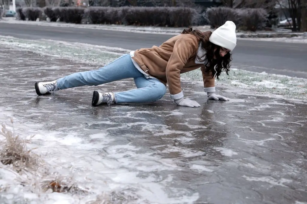 Should I Call My Union or a PI Attorney When Slipping on Ice?