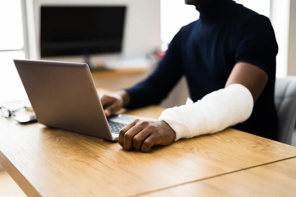 What not to do while on workers comp: working with a cast
