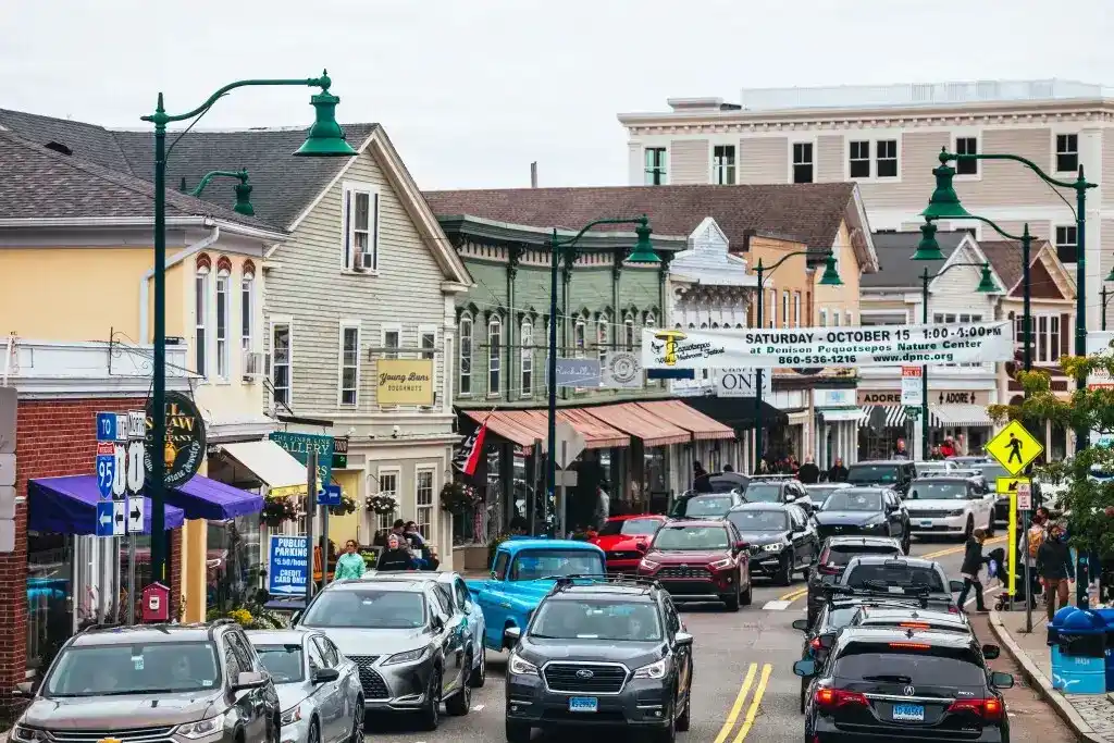 Connecticut car accident laws and a busy street