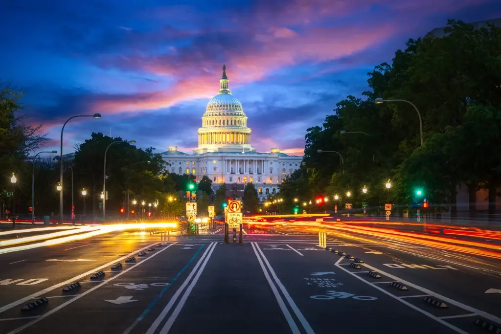 District of Columbia Car Accident Laws: Time-Lapse of Cars in Front of Capital Hill