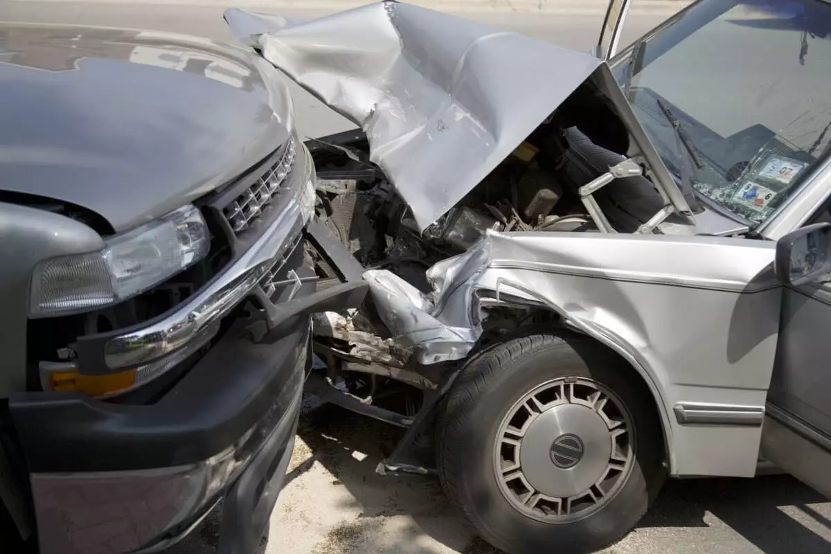 How to Respond to Head-On Collision Car Accidents