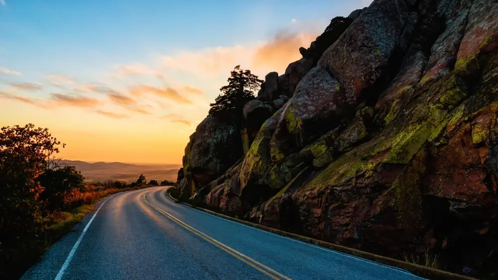 Oklahoma car accident laws mountainside road.